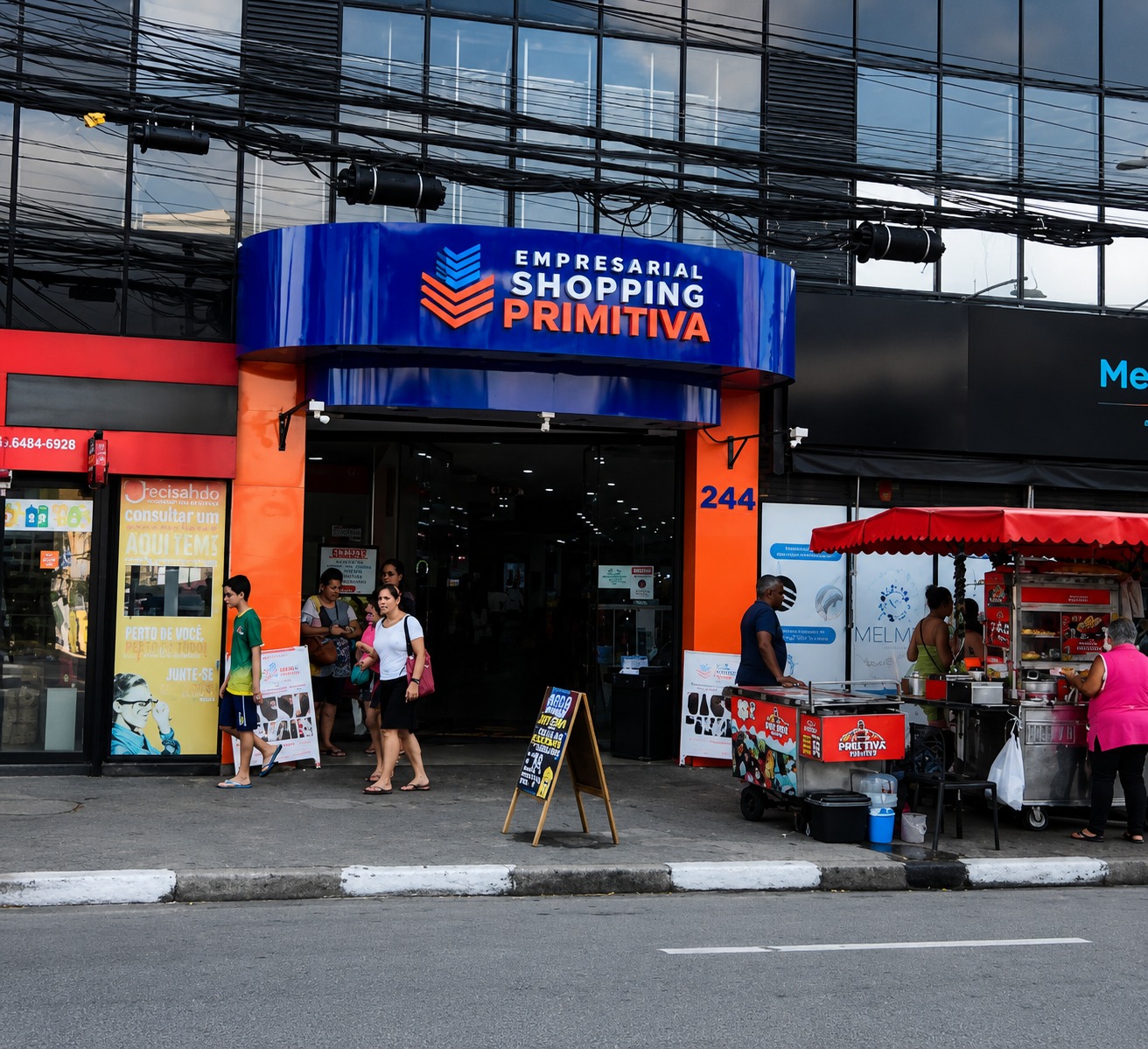 Entrada do Empresarial Shopping Primitiva, número 244, na Av. Dona Primitiva Vianco, em Osasco